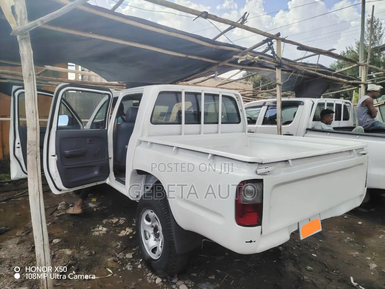 Toyota Hilux 2000 White