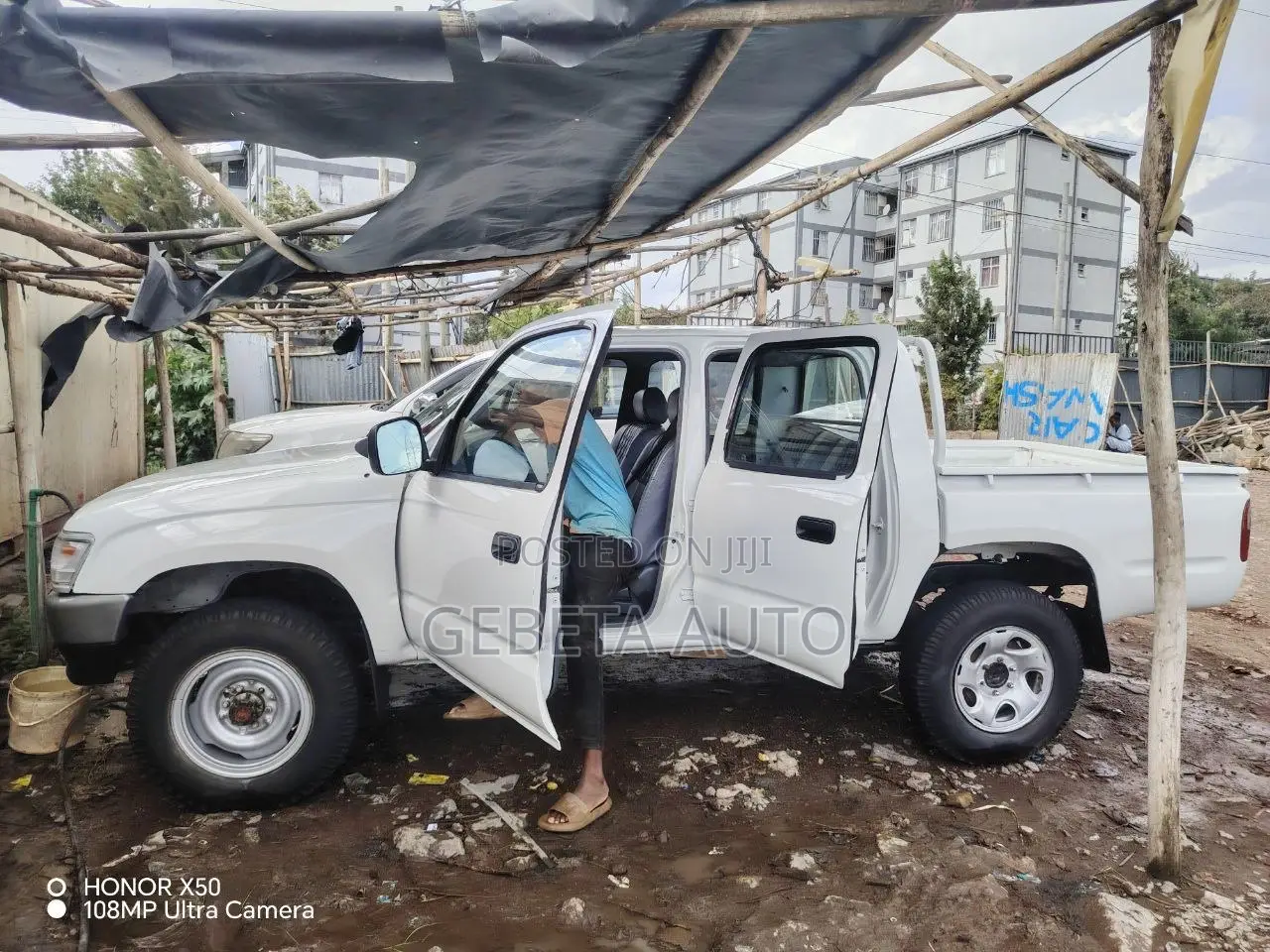Toyota Hilux 2000 White