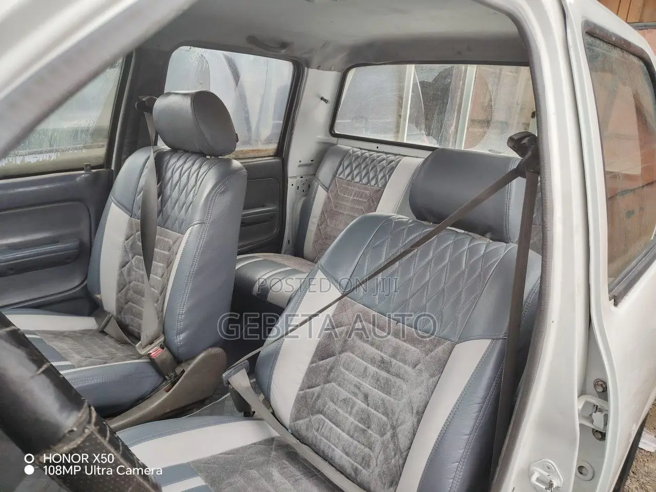 Toyota Hilux 2000 White