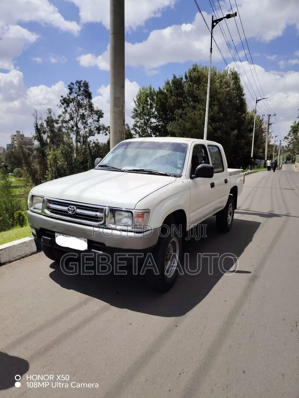 Toyota Hilux 2000 White