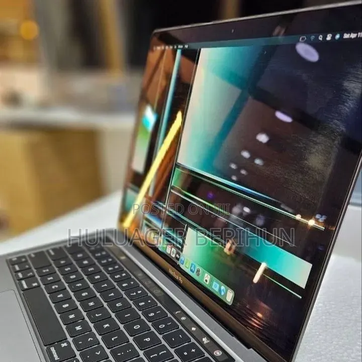 New Laptop Apple MacBook Pro 2022 M2 8GB Apple M2 SSD 256GB
