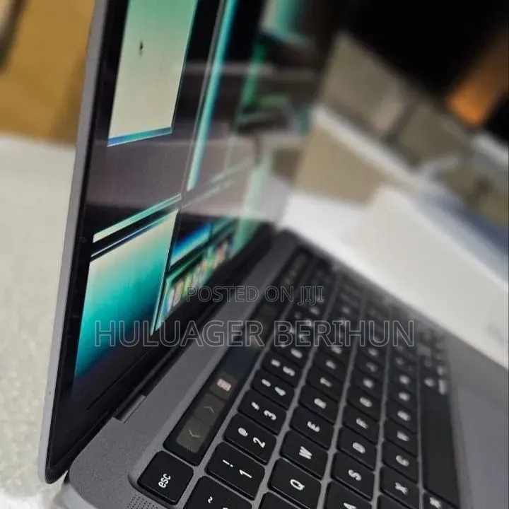 New Laptop Apple MacBook Pro 2022 M2 8GB Apple M2 SSD 256GB
