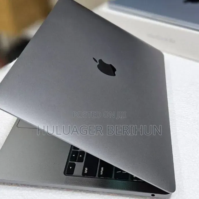 New Laptop Apple MacBook Pro 2022 M2 8GB Apple M2 SSD 256GB