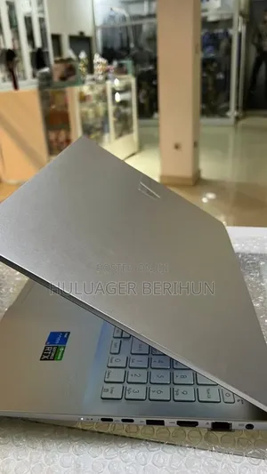New Laptop Asus VivoBook 15 X505BA 16GB Intel Core i5 SSD 512GB