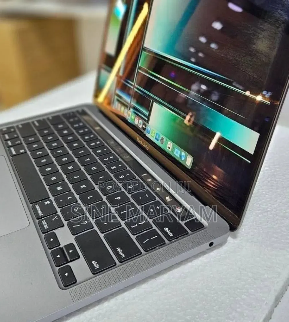New Laptop Apple MacBook Pro 2022 M2 8GB Apple M2 SSD 256GB