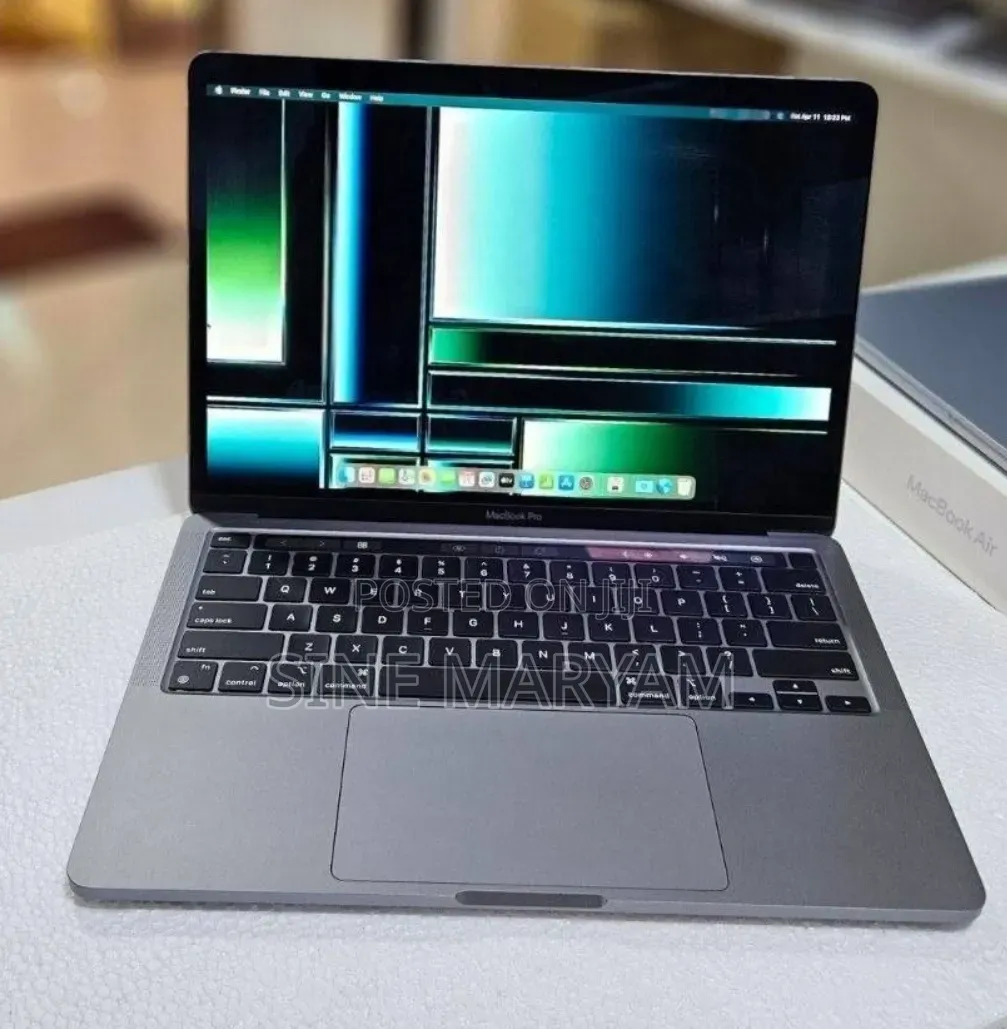 New Laptop Apple MacBook Pro 2022 M2 8GB Apple M2 SSD 256GB