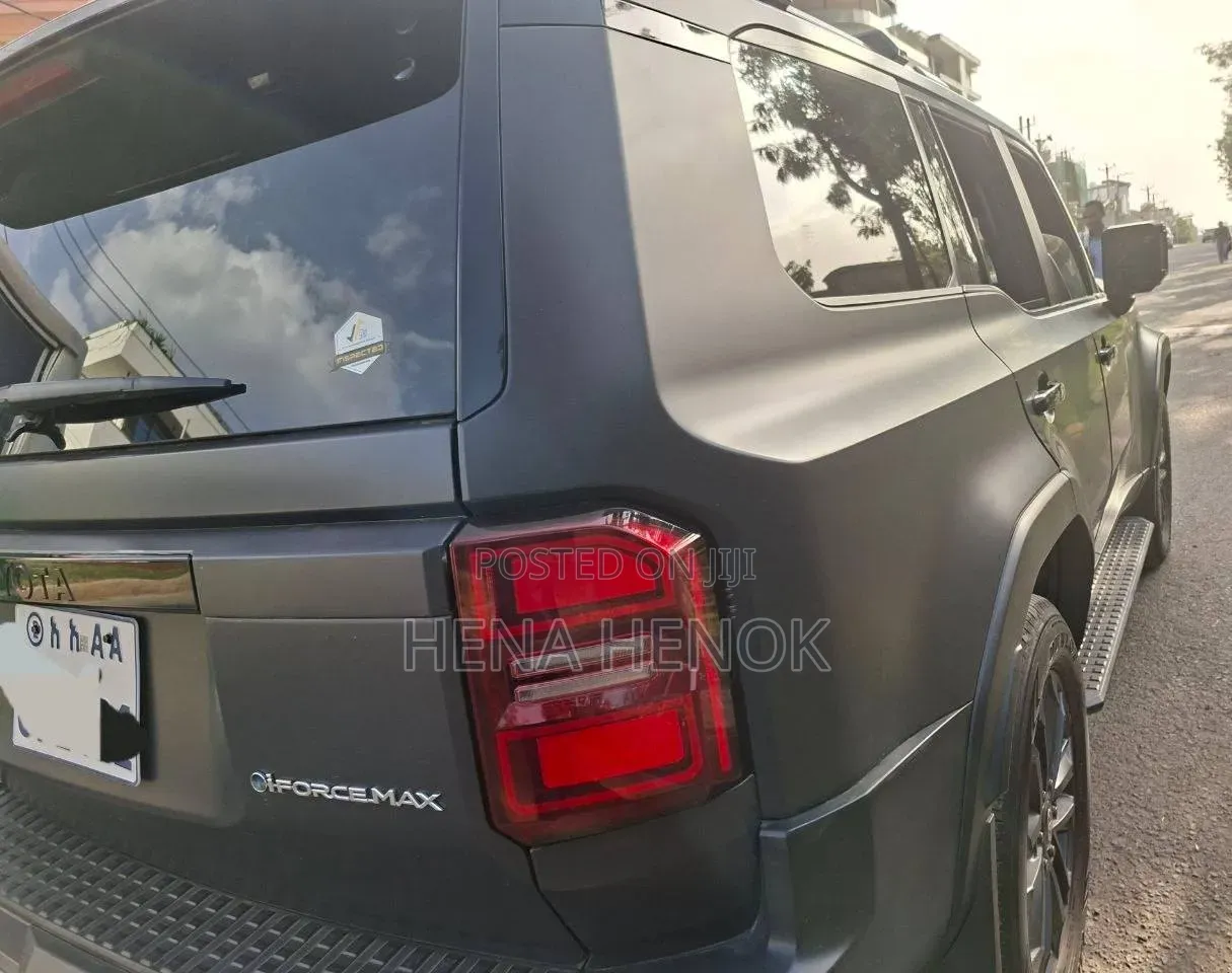 Toyota Land Cruiser Prado 2024 Black