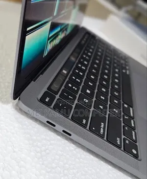 New Laptop Apple MacBook Pro 2022 M2 8GB Apple M2 SSD 256GB