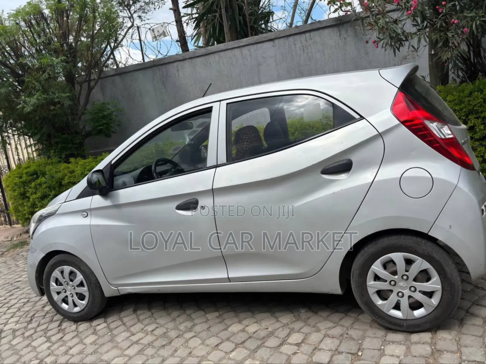 Hyundai Eon 2015 Silver