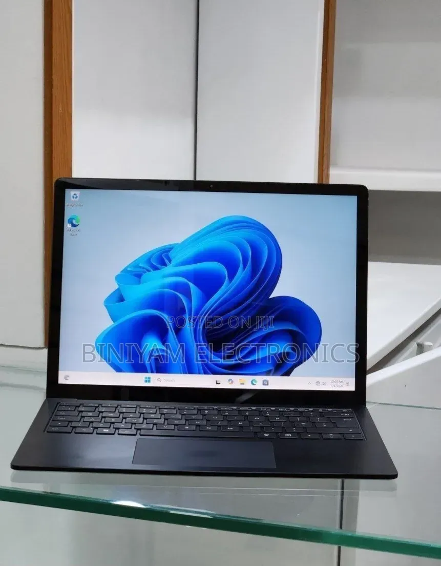 New Laptop Microsoft Surface 16GB Intel Core i7 SSD 512GB