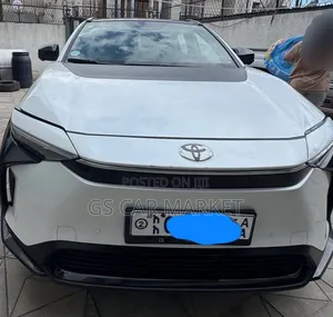 Toyota bZ4X 71.4 kWh FWD 2023 White