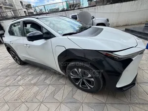 Toyota bZ4X 71.4 kWh FWD 2023 White