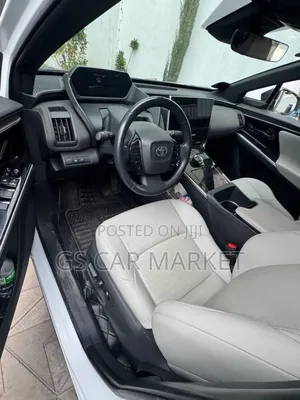 Toyota bZ4X 71.4 kWh FWD 2023 White