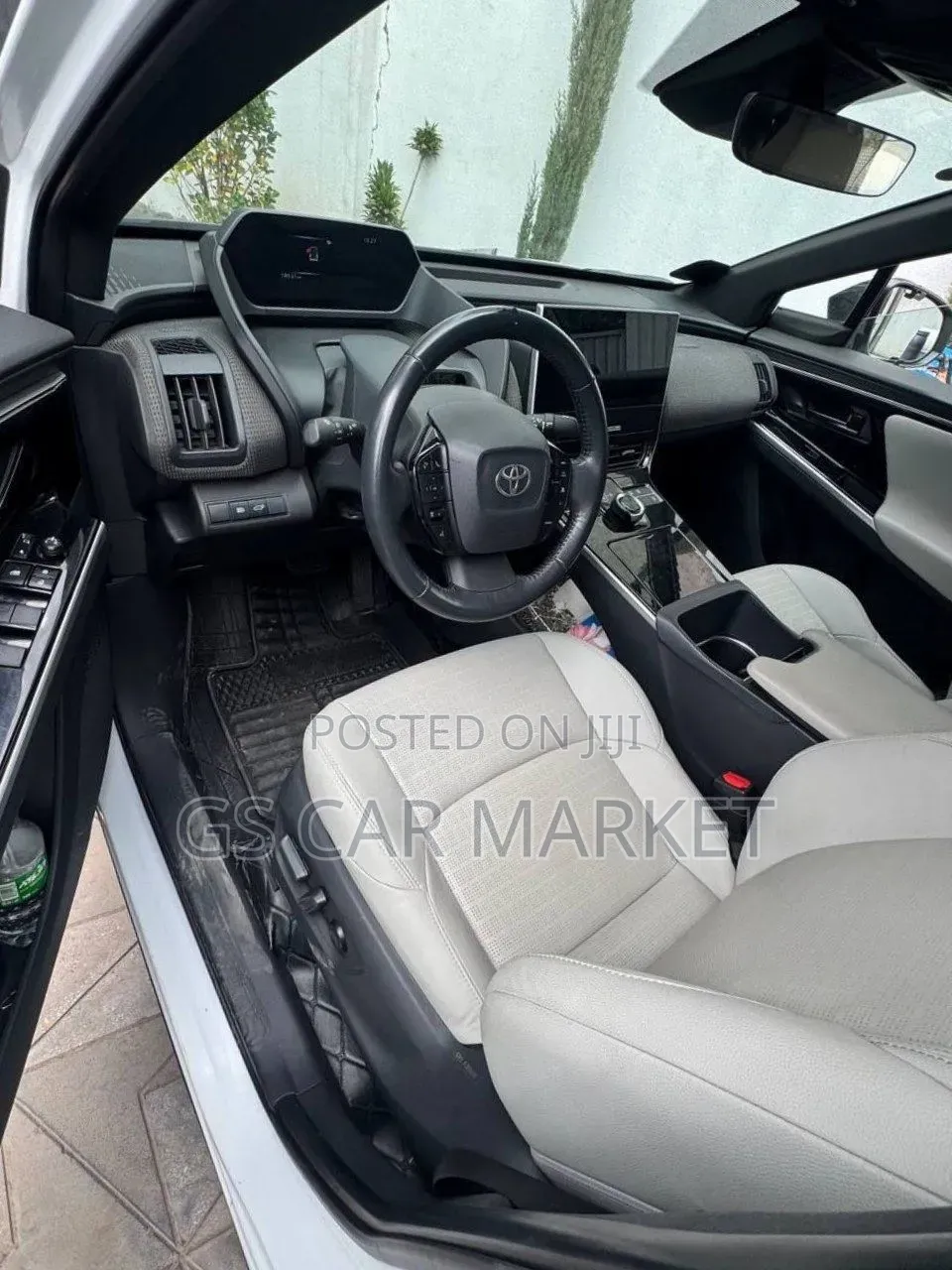 Toyota bZ4X 71.4 kWh FWD 2023 White
