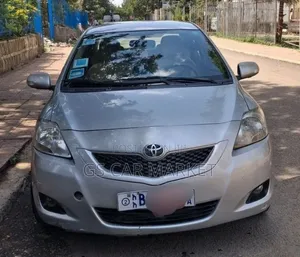 Toyota Yaris 2010 Silver