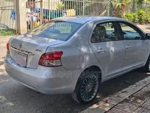 Toyota Yaris 2010 Silver