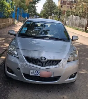 Toyota Yaris 2010 Silver