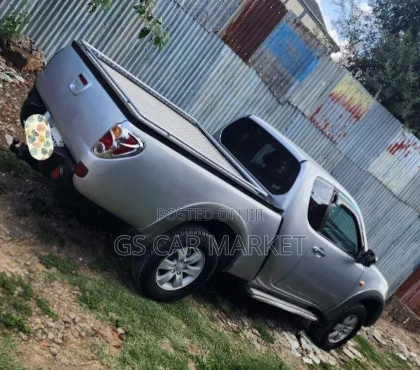 Mitsubishi L200 2007 Gray
