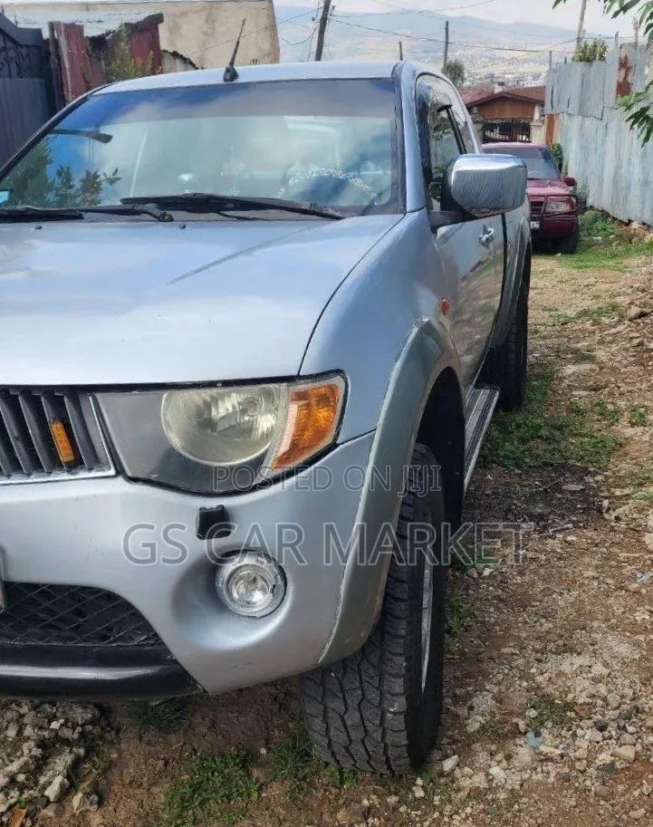 Mitsubishi L200 2007 Gray
