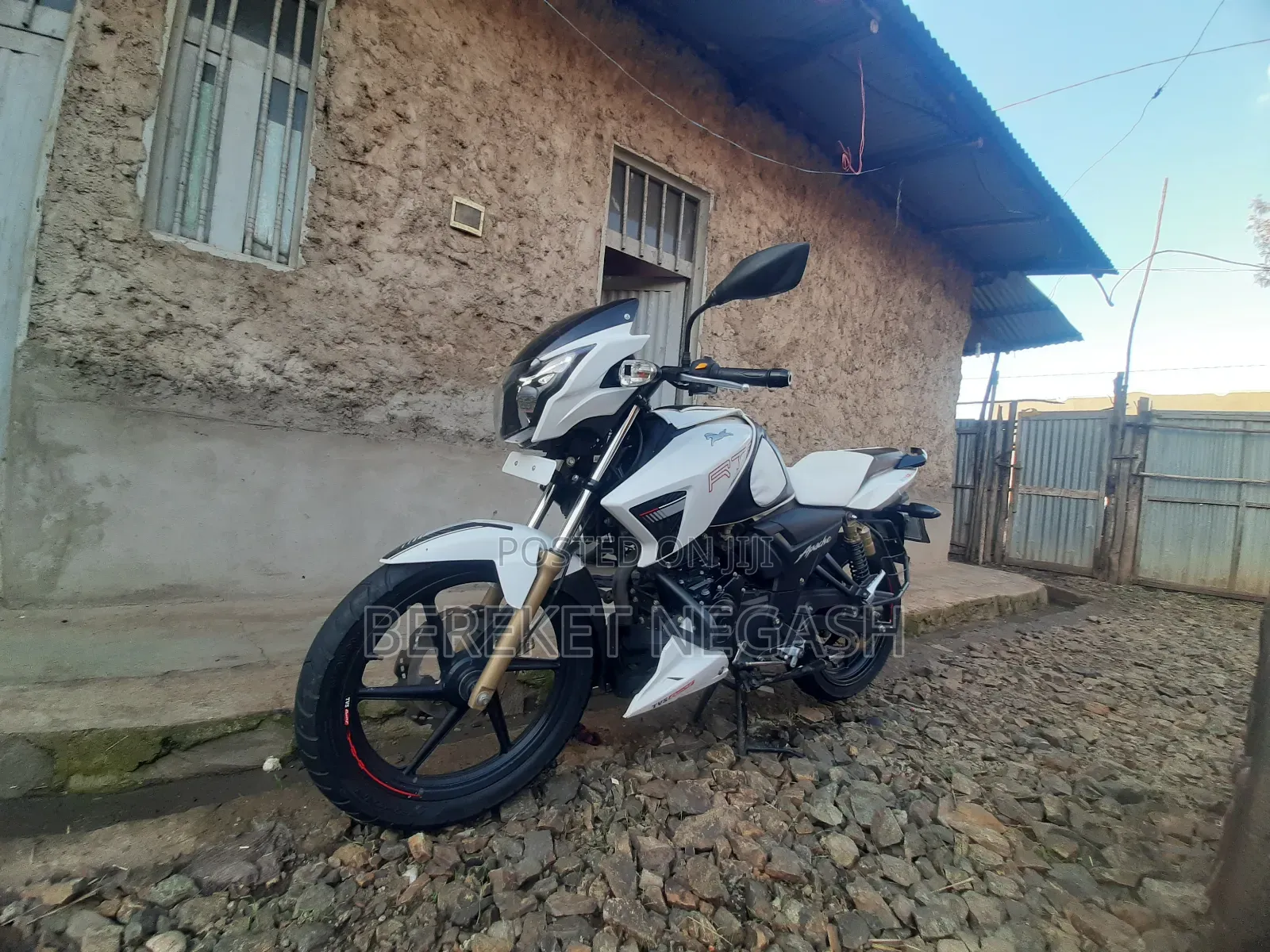New TVS Apache 180 RTR 2024 White