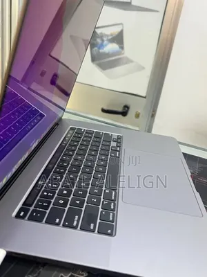 New Laptop Apple MacBook Pro 2019 32GB Intel Core i9 SSD 512GB