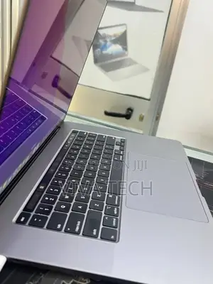 New Laptop Apple MacBook Pro 2019 32GB Intel Core i9 SSD 512GB
