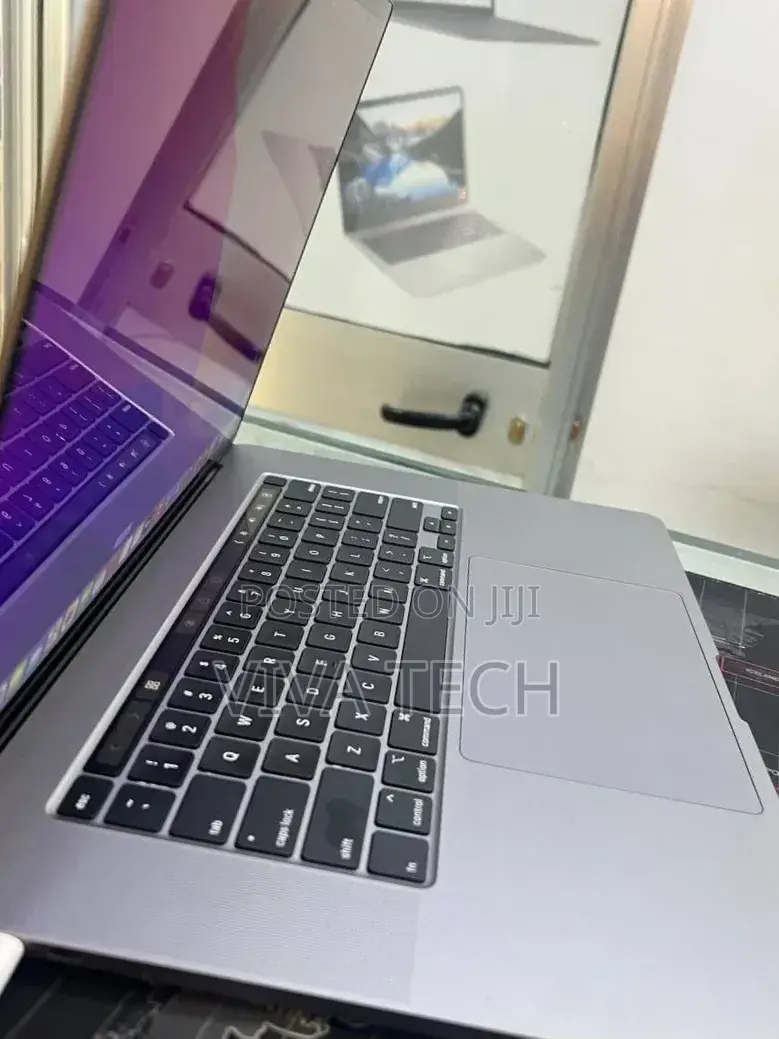 New Laptop Apple MacBook Pro 2019 32GB Intel Core i9 SSD 512GB