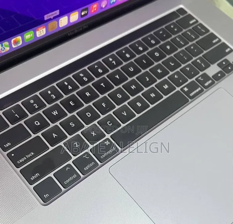 New Laptop Apple MacBook Pro 2019 32GB Intel Core i9 SSD 512GB