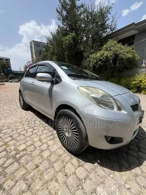 Toyota Yaris 2010 Silver