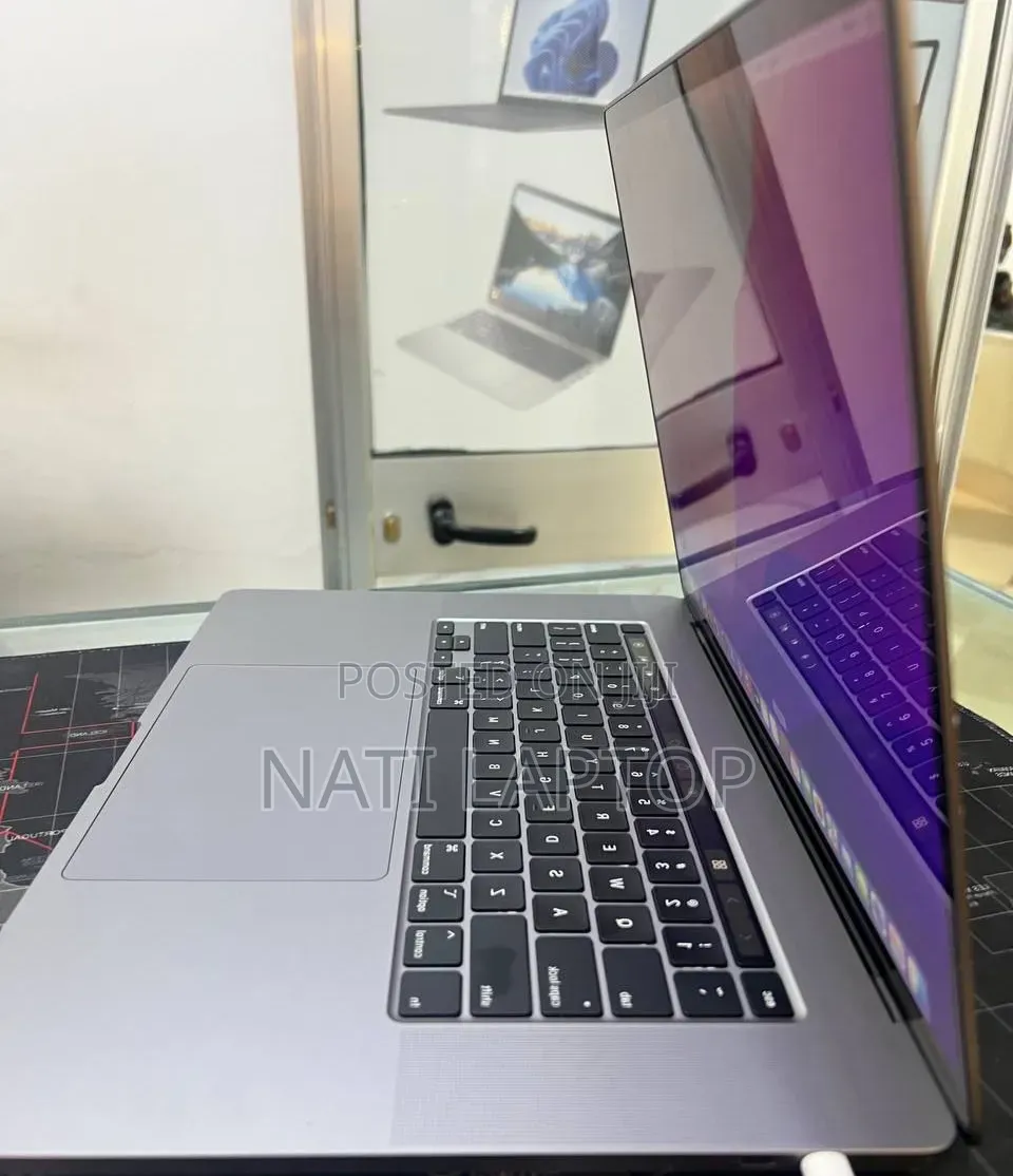 New Laptop Apple MacBook Pro 2019 32GB Intel Core i9 SSD 512GB