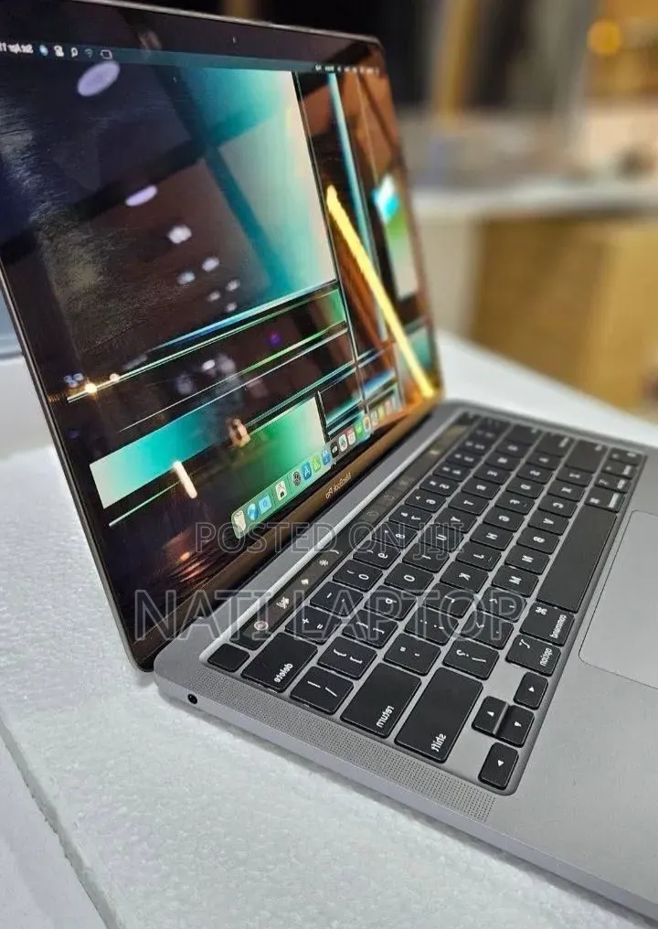 New Laptop Apple MacBook Pro 2022 M2 8GB Apple M2 SSD 256GB