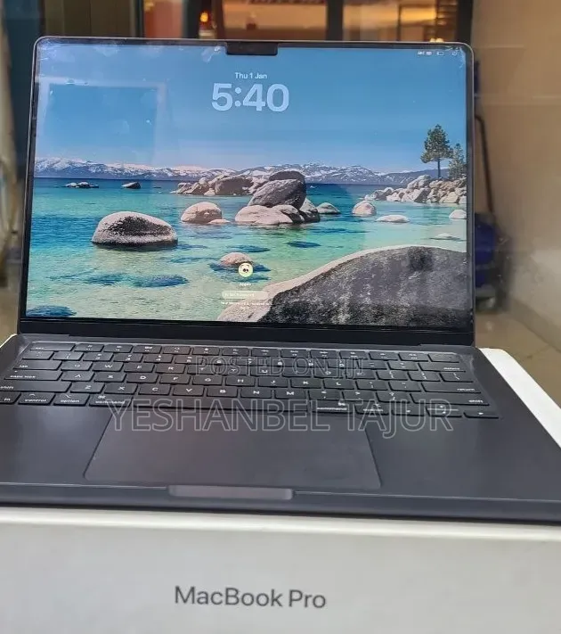 New Apple MacBook Pro 2025 M5 14-inch 16GB Apple M5 Max SSD 512GB