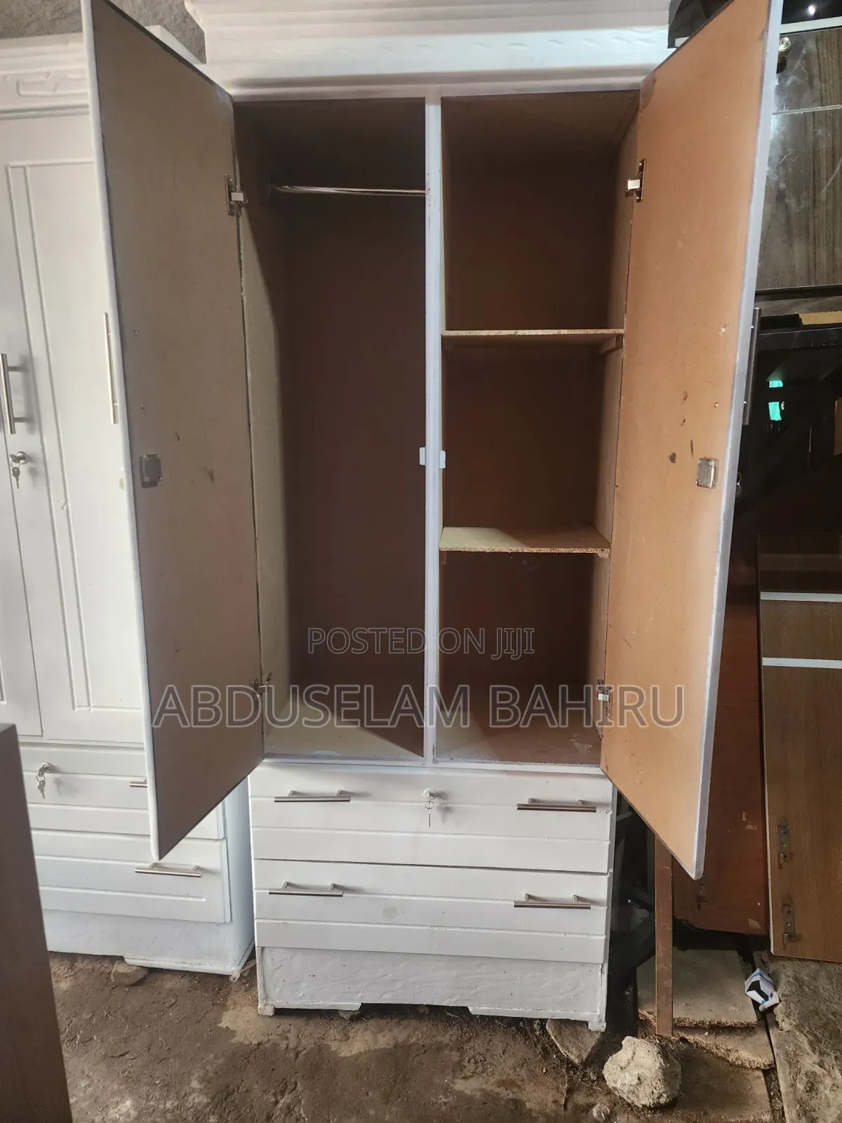 Closet 80xm ቁምሳጥን