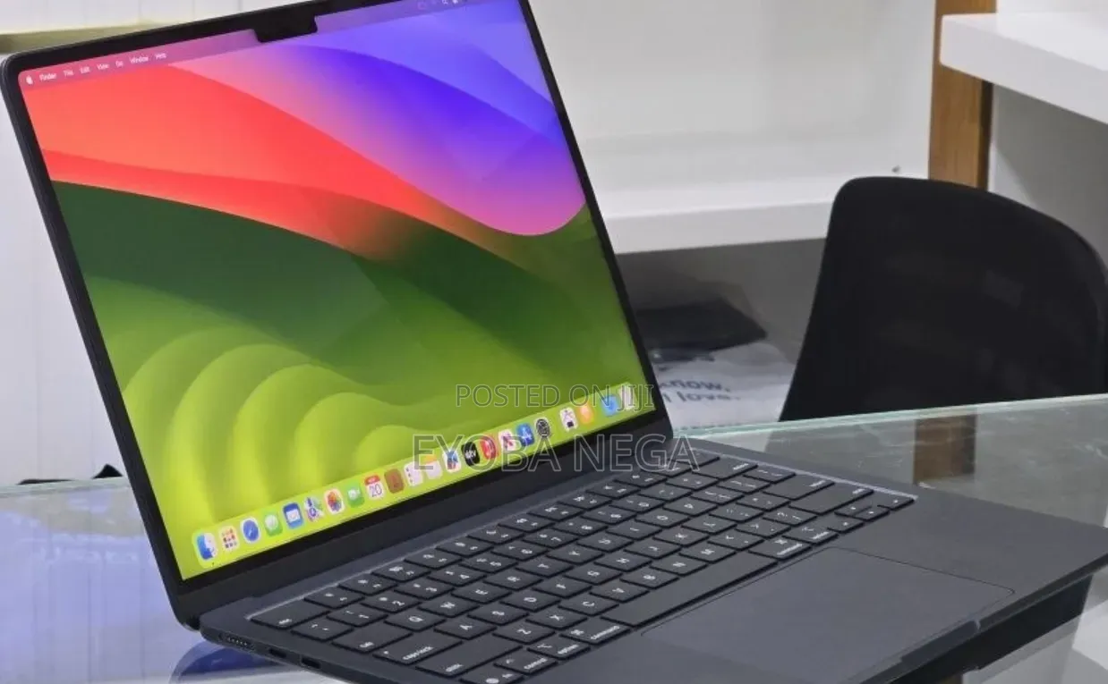 New Laptop Apple MacBook Air 2025 M4 13-inch 16GB Apple M4 SSD 256GB