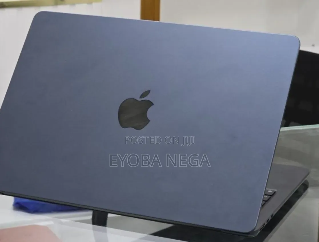 New Laptop Apple MacBook Air 2025 M4 13-inch 16GB Apple M4 SSD 256GB