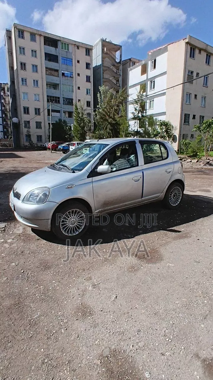 Toyota Vitz 2001 Gray