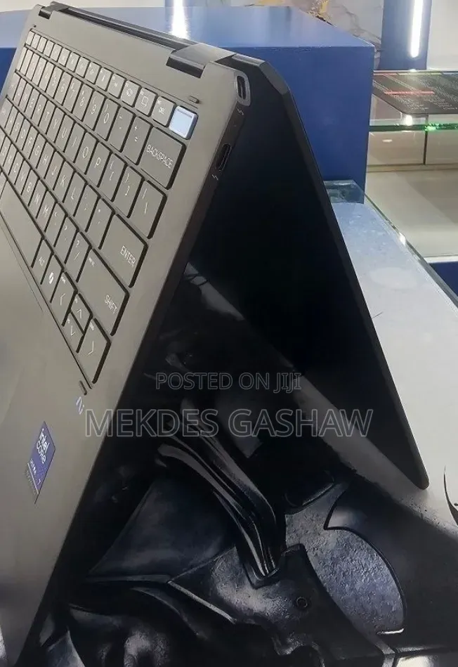 New Laptop HP OmniBook Ultra Flip 14" 16GB Intel Core Ultra 7 SSD 1T