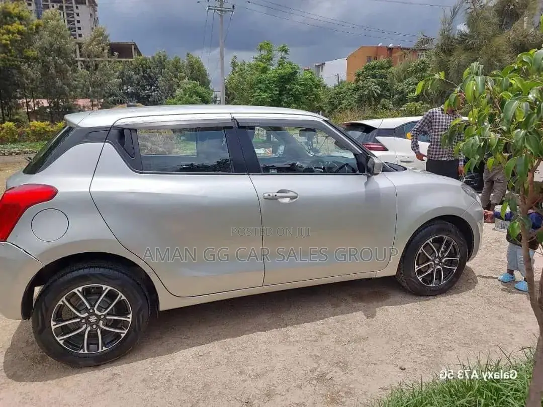 Suzuki Swift 2022 Silver