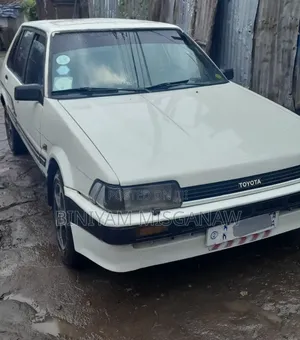 Toyota Corolla 1987 White