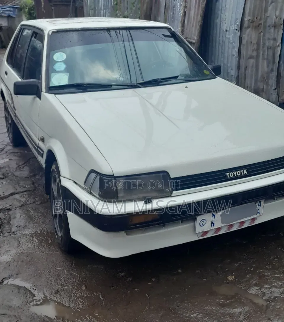 Toyota Corolla 1987 White
