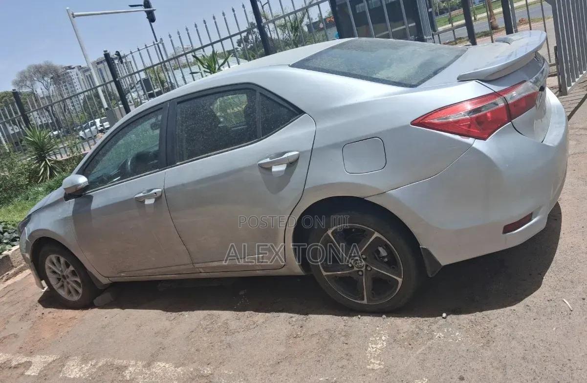 Toyota Corolla 2015 Silver