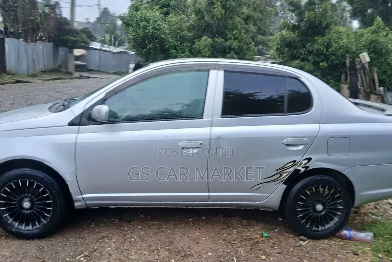 Toyota Platz 2003 Silver