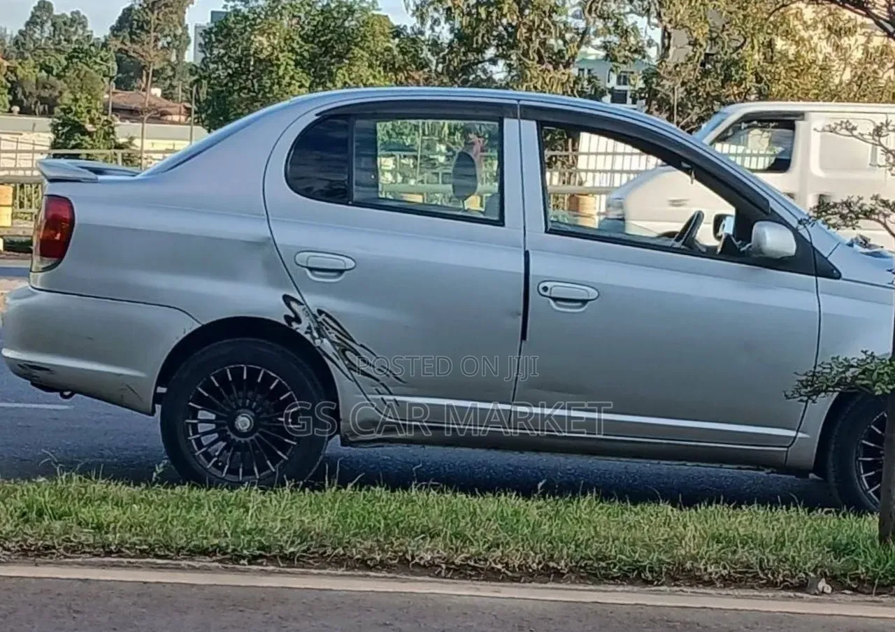 Toyota Platz 2003 Silver