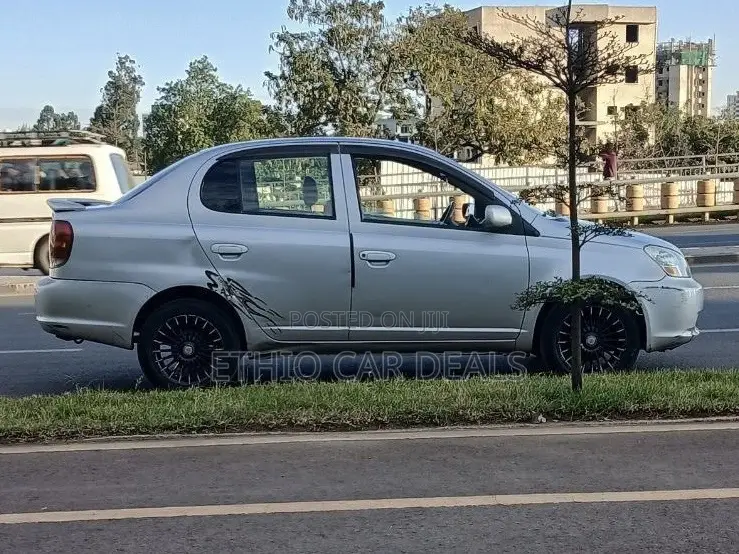 Toyota Platz 2005 Silver