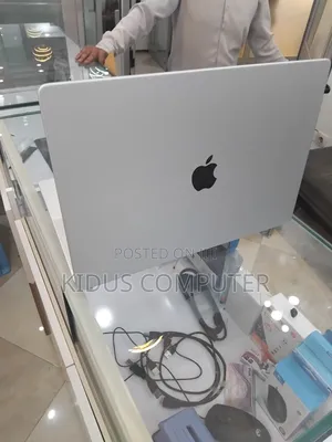 New Laptop Apple MacBook 32GB Apple M1 SSD 1T