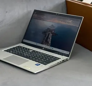 New Laptop HP EliteBook 830 G8 8GB Intel Core i5 SSD 512GB