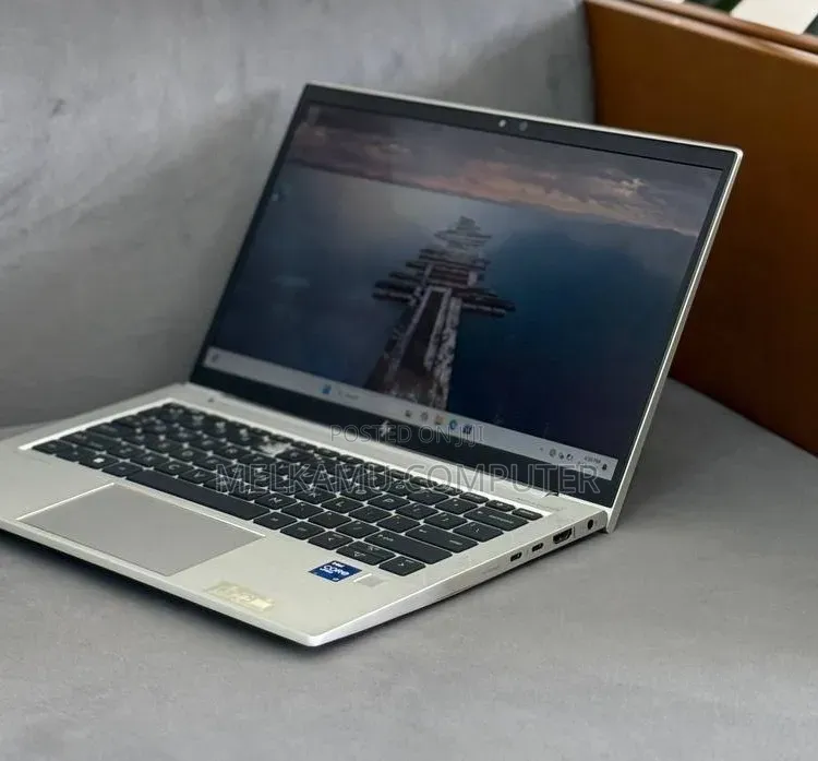 New Laptop HP EliteBook 830 G8 8GB Intel Core i5 SSD 512GB