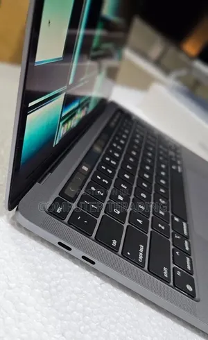 New Laptop Apple MacBook Pro 2022 M2 8GB Apple M2 SSD 256GB