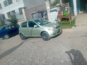 Toyota Vitz 2002 Green