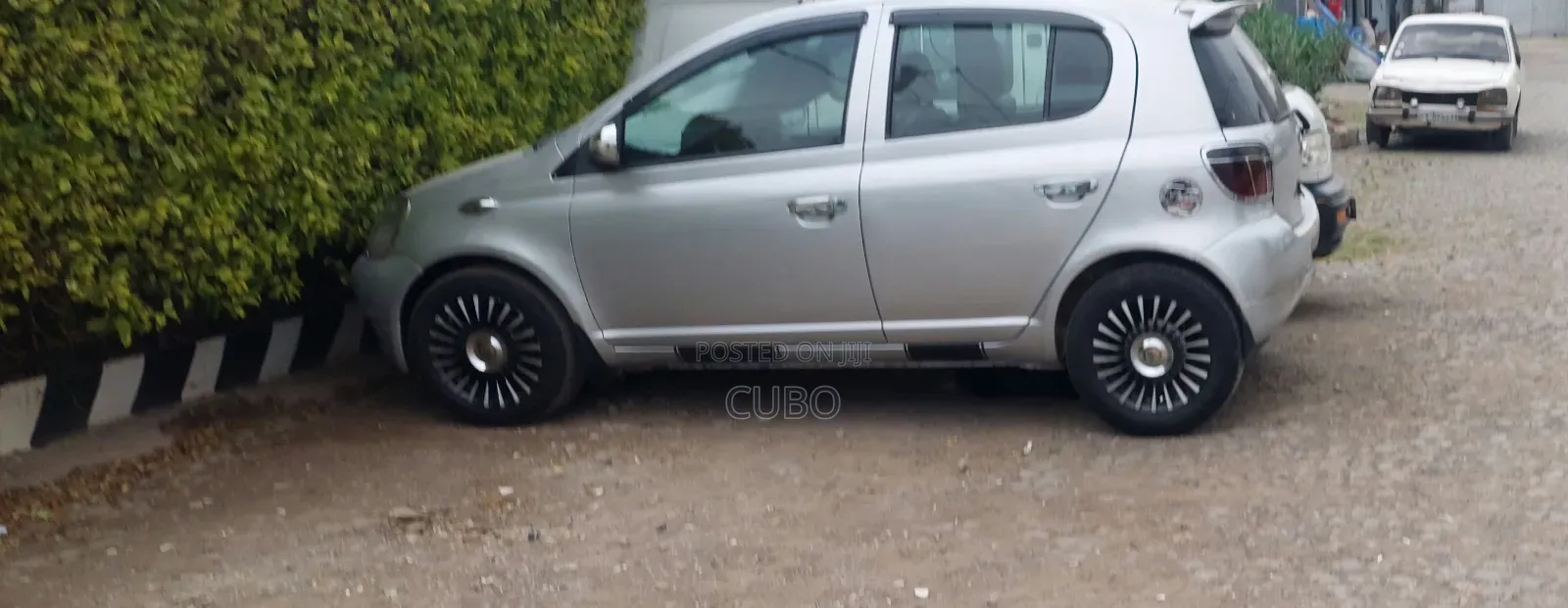 Toyota Vitz 2001 Silver